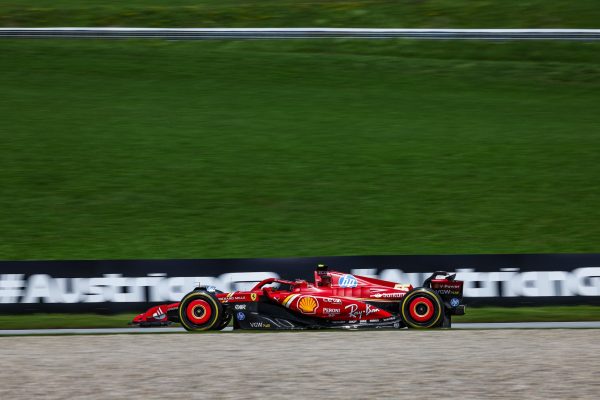 Carrera de contrastes españoles en Austria: Sainz araña un podio, Alonso se va atrás pero con la vuelta rápida