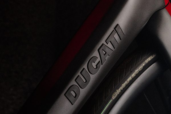 Lo último de Ducati es de dos ruedas pero no es una moto, y es una todoterreno pensada para salir del asfalto