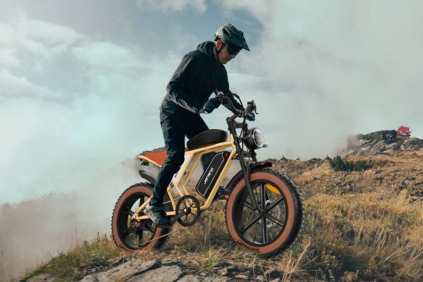 Casi 200 km de autonomía con motor en buje y dos baterías en esta ebike SUV con alma de scrambler por solo 1.100 euros