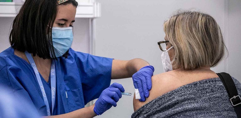 Un estudio avala reforzar la inmunidad frente a la covid-19 en personas con cáncer