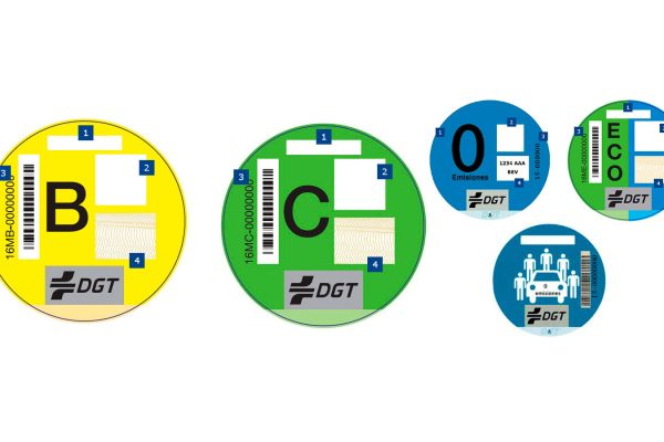 Sí, cambiará el sistema de etiquetas de la DGT, pero de eso no te tienes que preocupar...salvo que cambiases de coche