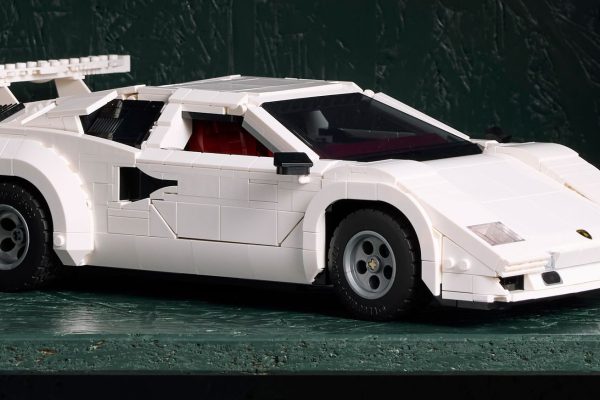 LEGO vuelve a asaltar tus ahorros con este precioso Lamborghini Countach de 1.506 piezas