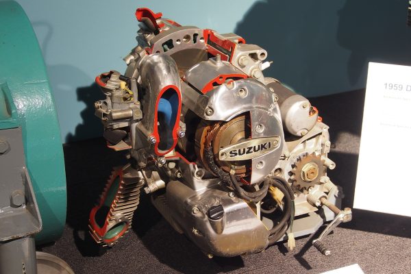 El motor rotativo Wankel en una moto que casi se lleva a Suzuki a la bancarrota