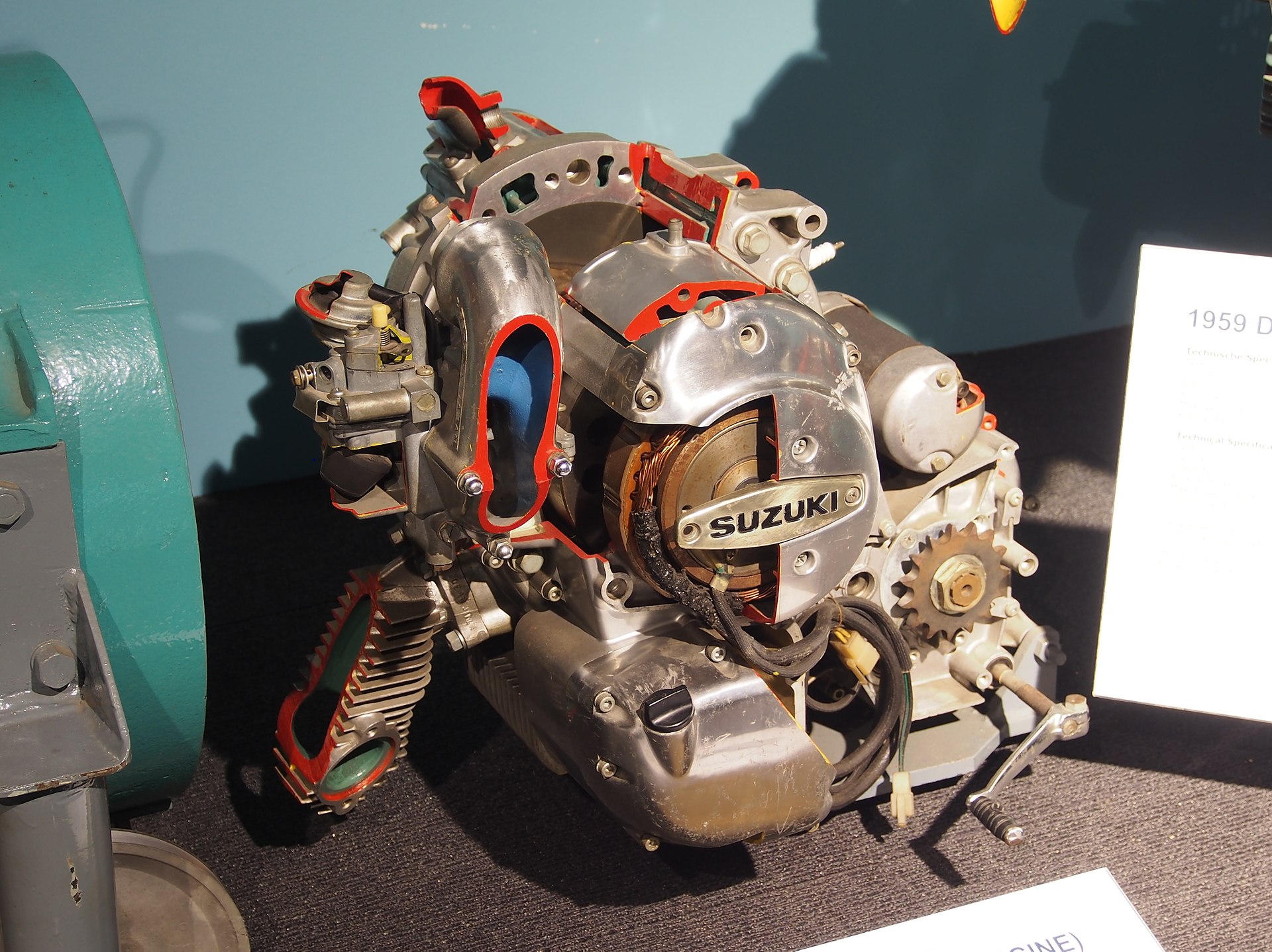 El motor rotativo Wankel en una moto que casi se lleva a Suzuki a la bancarrota