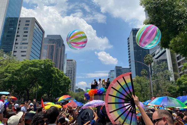 Marcha del Orgullo reúne a decenas de miles de personas en Santiago