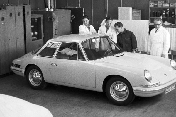 Este es el eslabón perdido entre el Porsche 356 y el 911 original, un 4 plazas que nunca se comercializó