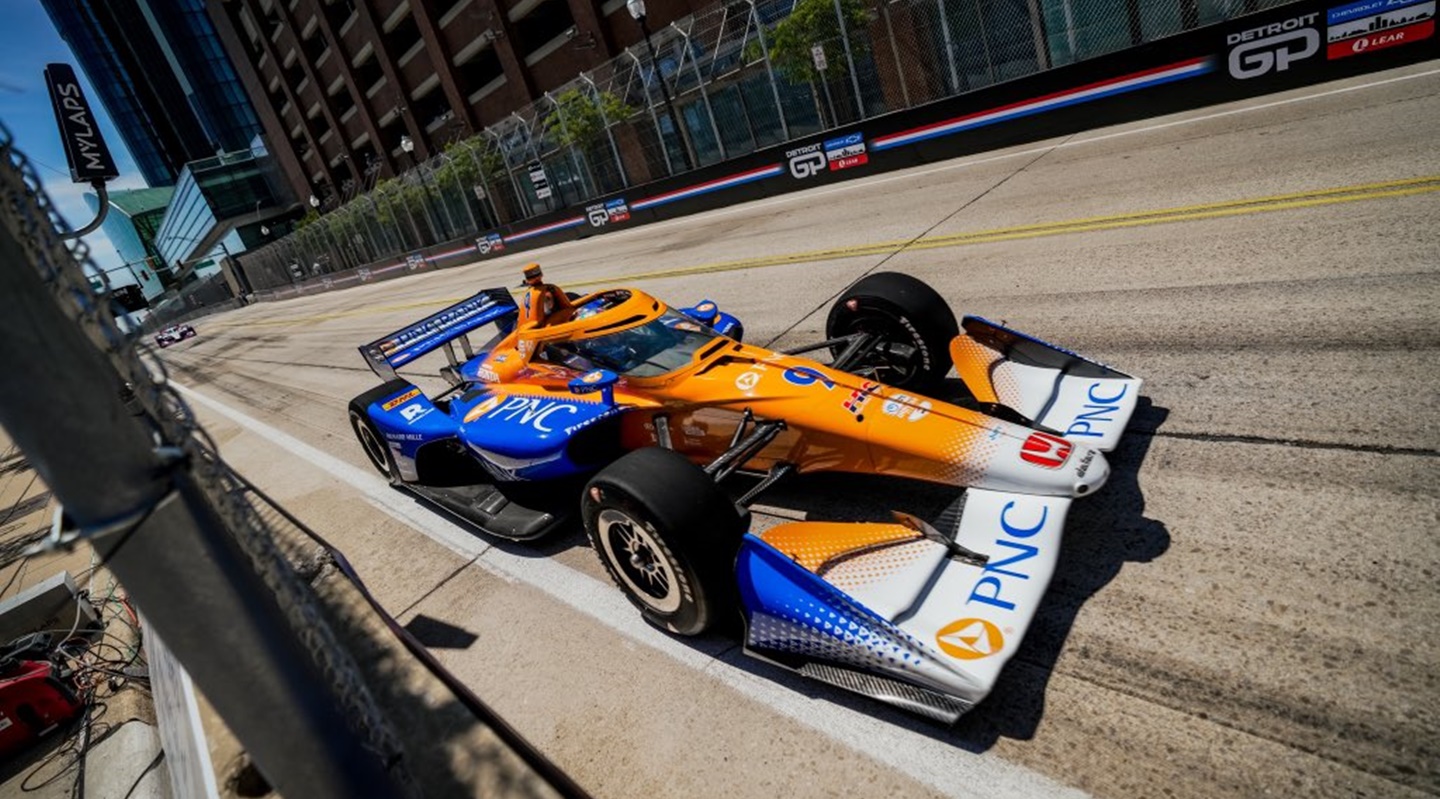 Scott Dixon reinó en una caótica carrera en Detroit