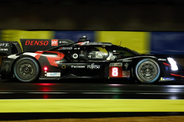 Toyota y Porsche lideran entre diluvios a mitad de las 24 horas de Le Mans, tres españoles con opciones de podio