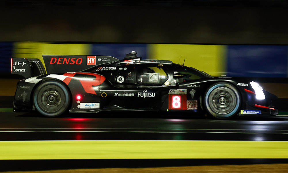 Toyota y Porsche lideran entre diluvios a mitad de las 24 horas de Le Mans, tres españoles con opciones de podio