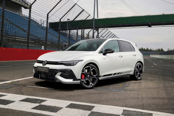 Con 300 CV y demostrando que no te hace falta un 4x4, el Honda Civic Type-R ya tiene a su nueva peor pesadilla