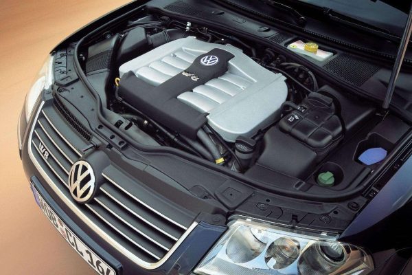 El exótico 8 cilindros, a precio de saldo hoy, con el que Volkswagen consiguió desafiar a las premium