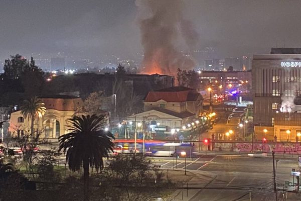 FOTOS - El incendio que afectó a dependencias del Hospital Barros Luco