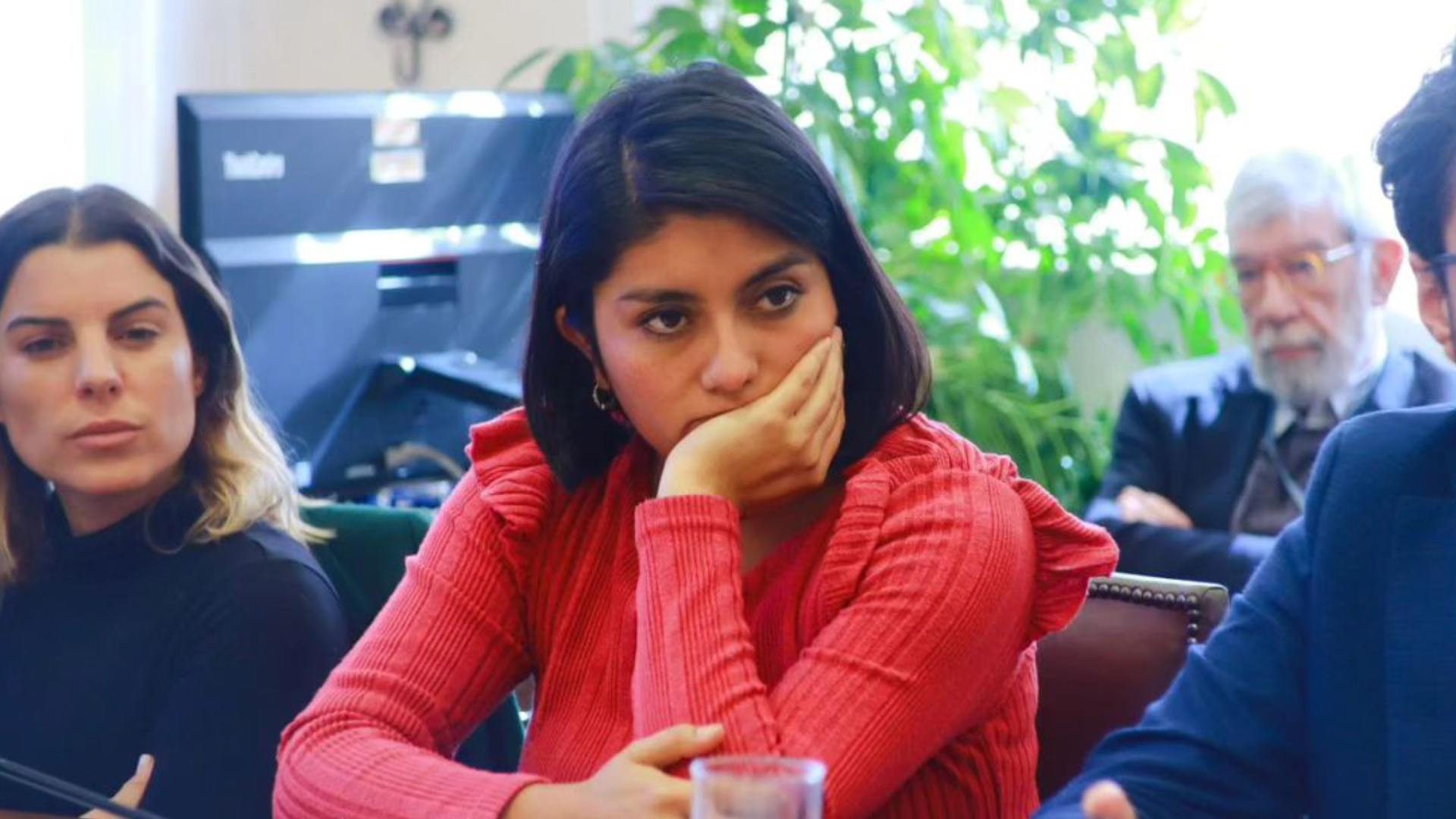 "Miserables": Camila Rojas lamenta que dos diputados no dejaran que su hija estuviera con ella en Sala