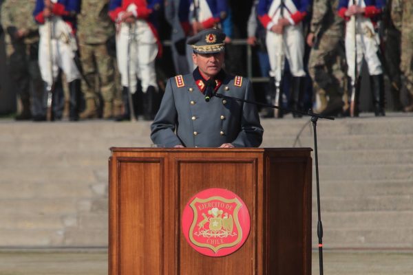 Ejército lamenta "episodios con trágicos resultados" en acto de Día de la Bandera