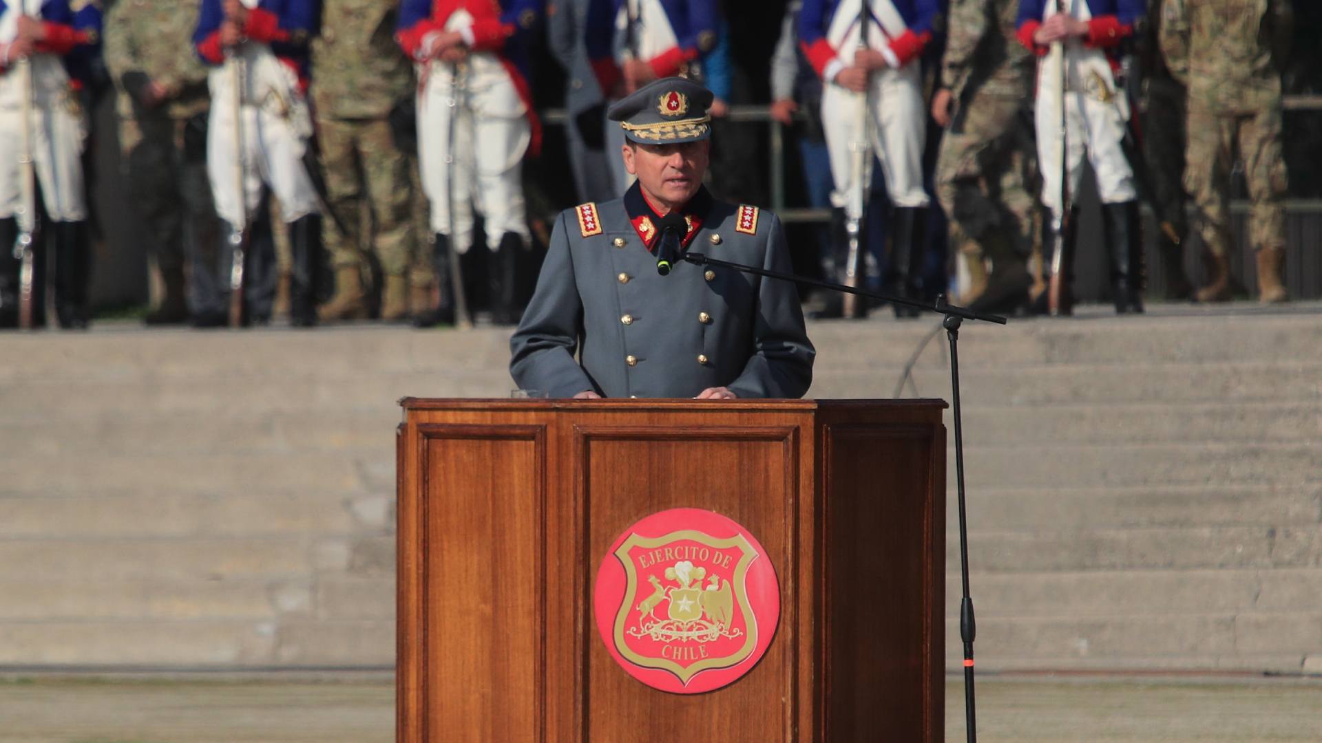 Ejército lamenta "episodios con trágicos resultados" en acto de Día de la Bandera