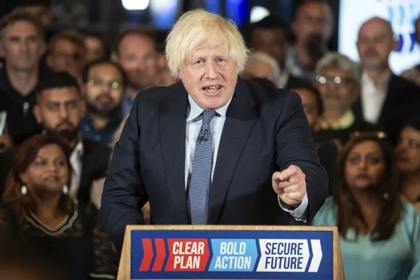 Boris Johnson acude al rescate de Sunak en un intento desesperado de contener la "supermayora" laborista