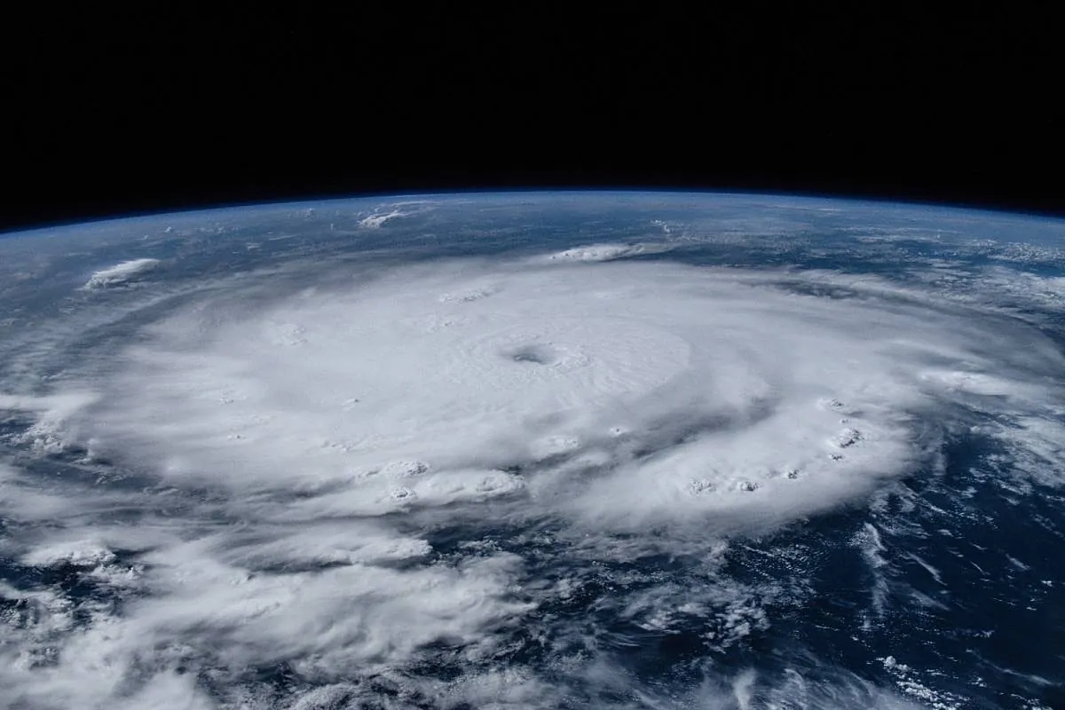 El huracn Beryl deja cinco muertos en el Caribe y se debilita camino a Jamaica
