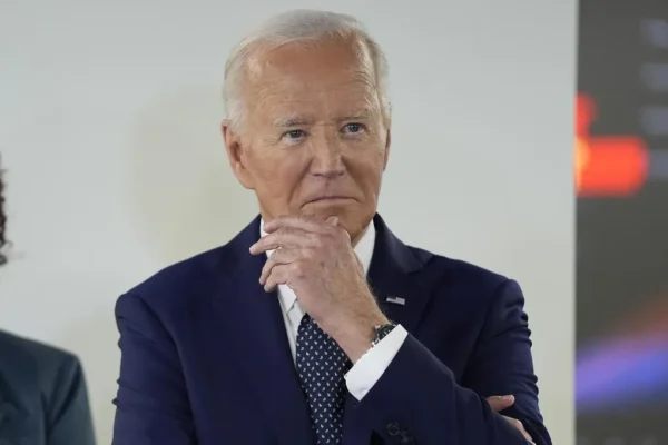 La presin sobre Biden hace mella y empieza a dudar sobre su futuro