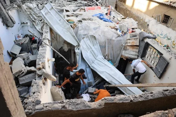 16 muertos, según Hamas, en el bombardeo de una escuela que albergaba a desplazados en Gaza