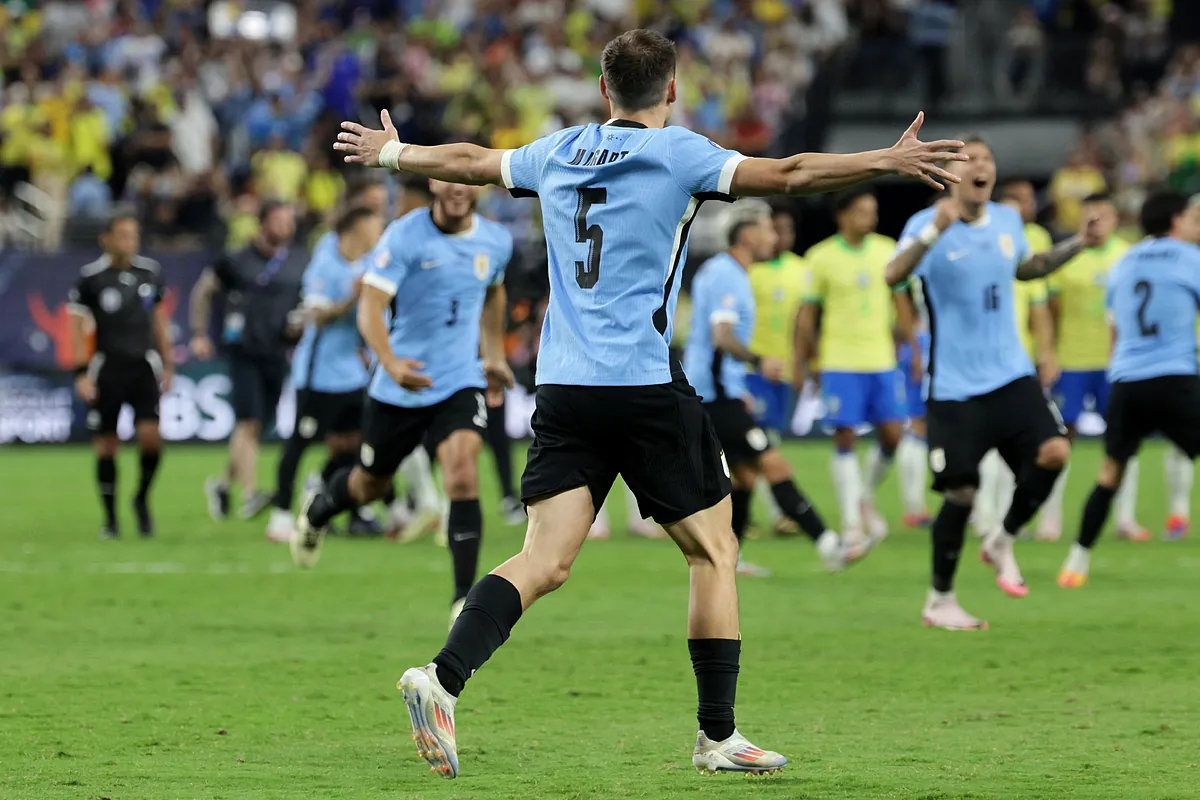 Uruguay levanta un muro ante Brasil y avanza a semifinales con ms fe que ftbol