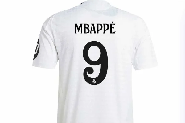 El Real Madrid ya vende camisetas de Mbapp y avisa de demoras de cuatro a seis semanas