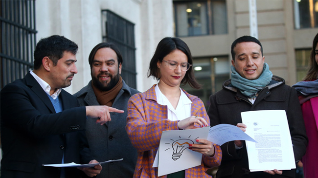 Alcaldes de izquierda presionan por ampliar subsidios ante alza de luz