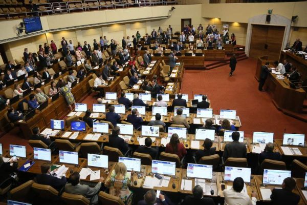 Diputados piden regular entrega de pensiones de gracia tras informe CPLT