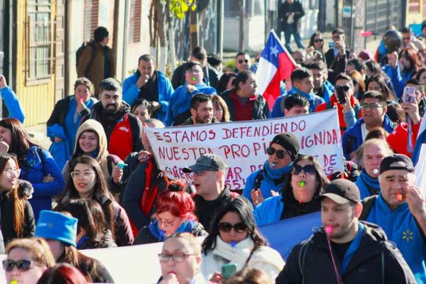 Trabajadores de WalMart deponen paro