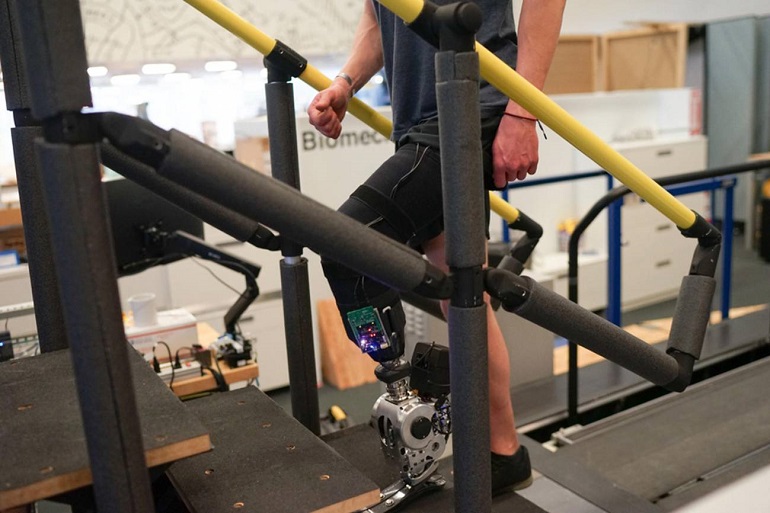 Esta innovadora pierna biónica mejora la marcha y naturalidad al caminar