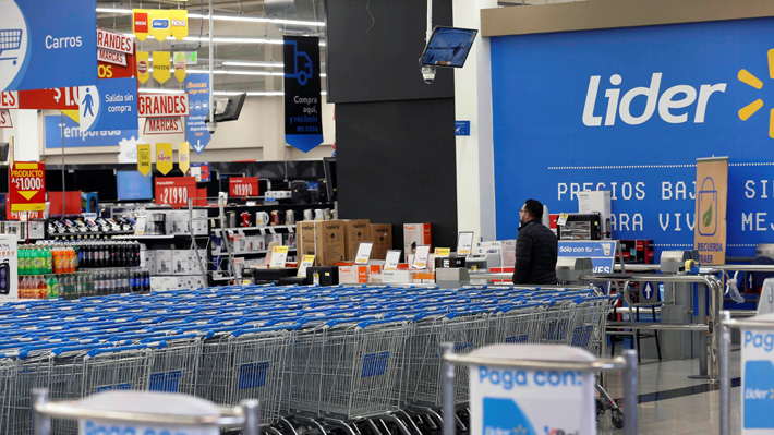 Huelga moviliza a más de 10 mil trabajadores de Walmart Chile