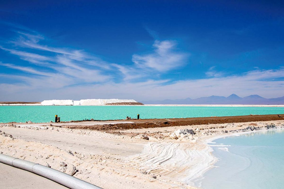 Gigante química alemana Basf desiste de invertir en litio en Chile