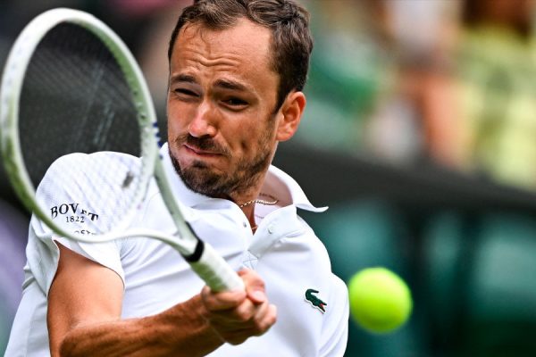 Medvedev debuta en Wimbledon con triunfo inapelable en tres sets – Diario Deportivo Más