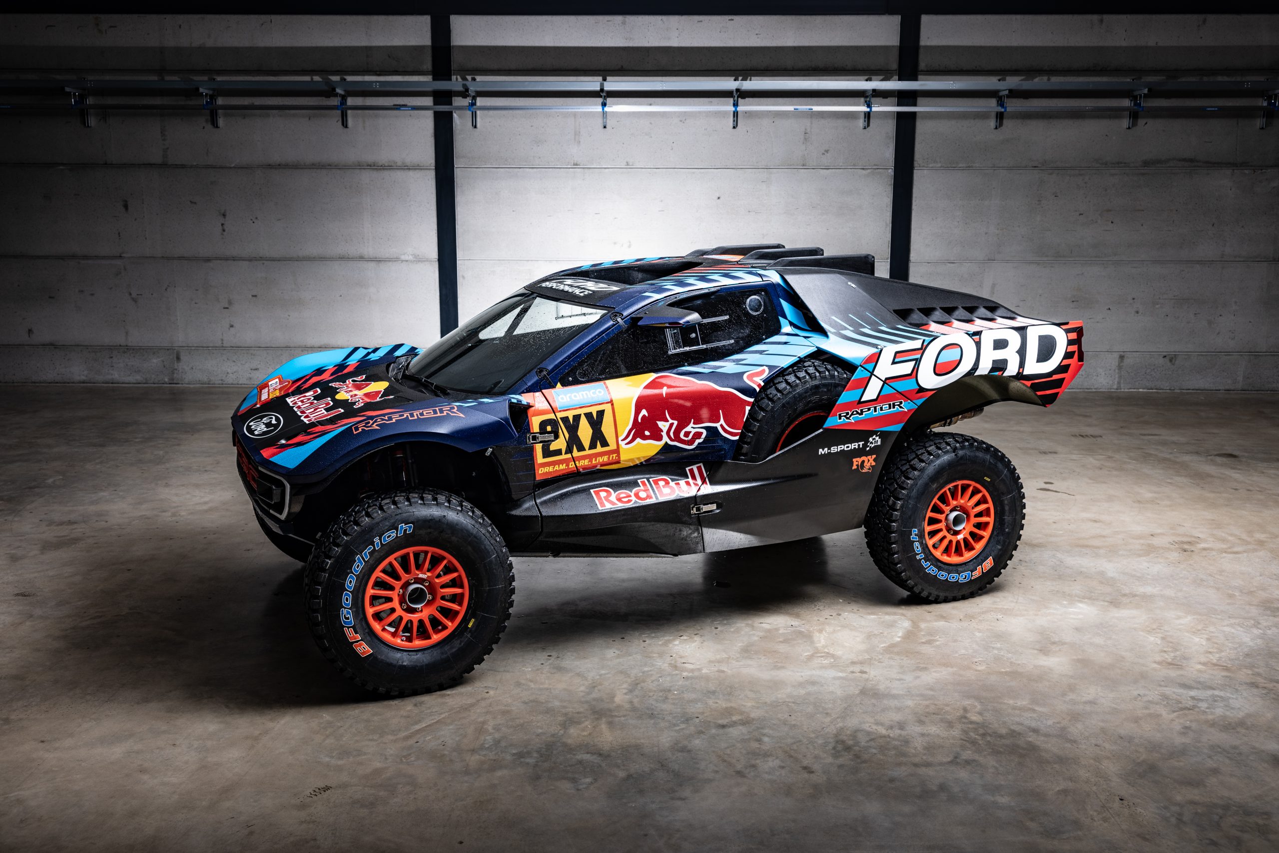 Carlos Sainz y Nani Roma tienen nueva bestia. Así es la Ford Raptor T1+ para el Dakar