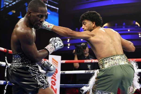 Raymond Muratalla supera a Tevin Farmer