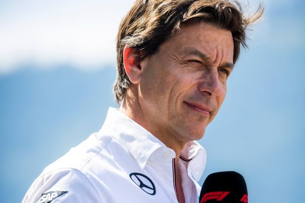 Toto Wolff confirma interés de Alpine en los motores Mercedes