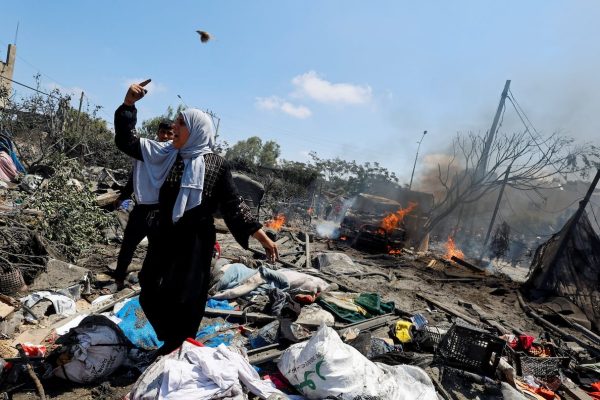 Al menos 71 muertos en un ataque israelí sobre un campamento de civiles en el sur de Gaza | Internacional