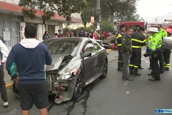 Cercado de Lima: Dos heridos tras accidente vehicular