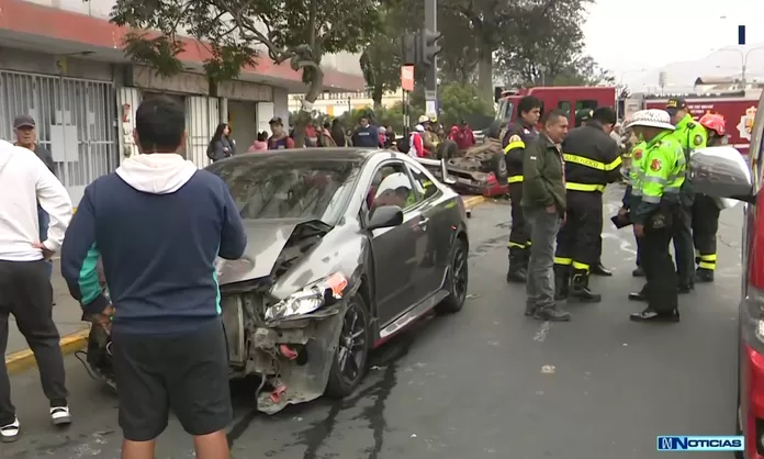 Cercado de Lima: Dos heridos tras accidente vehicular