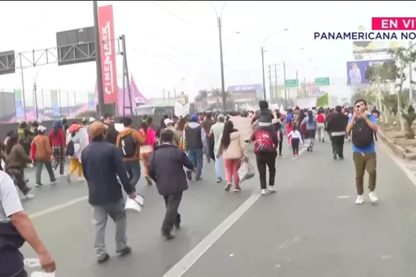 Marcha en Panamericana Norte: Vecinos de Carabayllo exigen agua potable y alcantarillado