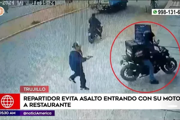 Trujillo: Repartidor evitó asalto entrando con su moto a restaurante