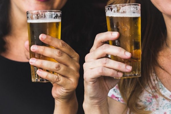 Cada año fallecen más de tres millones de personas en el mundo, sobre todo varones, debido al consumo de alcohol y drogas