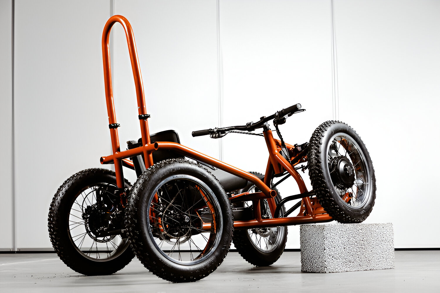 Se acabaron los límites, la E-Bike para los usuarios de sillas de ruedas está aquí con versiones de motor eléctrico y "a gravedad"