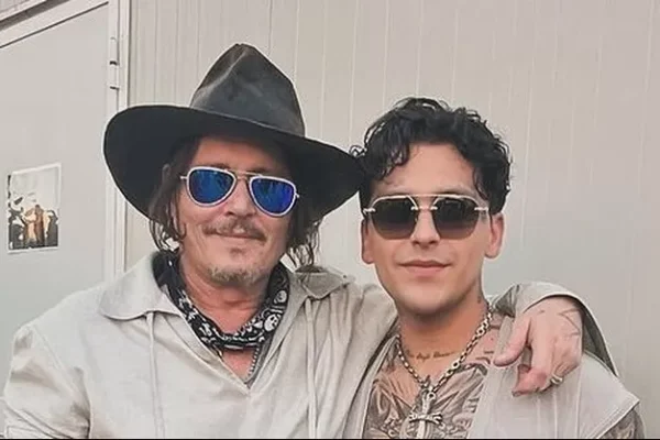 "¿Cuál es cuál?": Christian Nodal presumió encuentro con Johnny Depp tras comparaciones