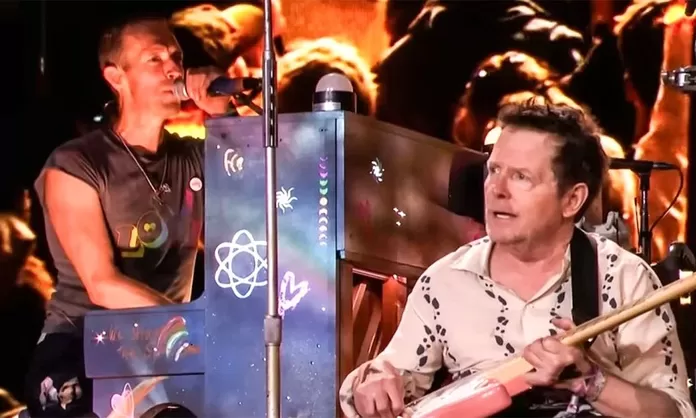 Michael J. Fox tocó la guitarra junto a Coldplay