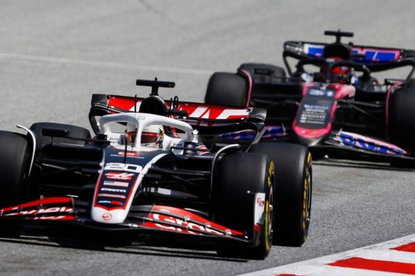 Esteban Ocon muy cerca de un asiento en Haas F1