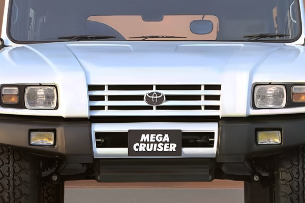 Olvida al Land Cruiser, el mejor todoterreno de Toyota se llama Mega Cruiser y es un Hummer japonés con tremendas dotes 4x4