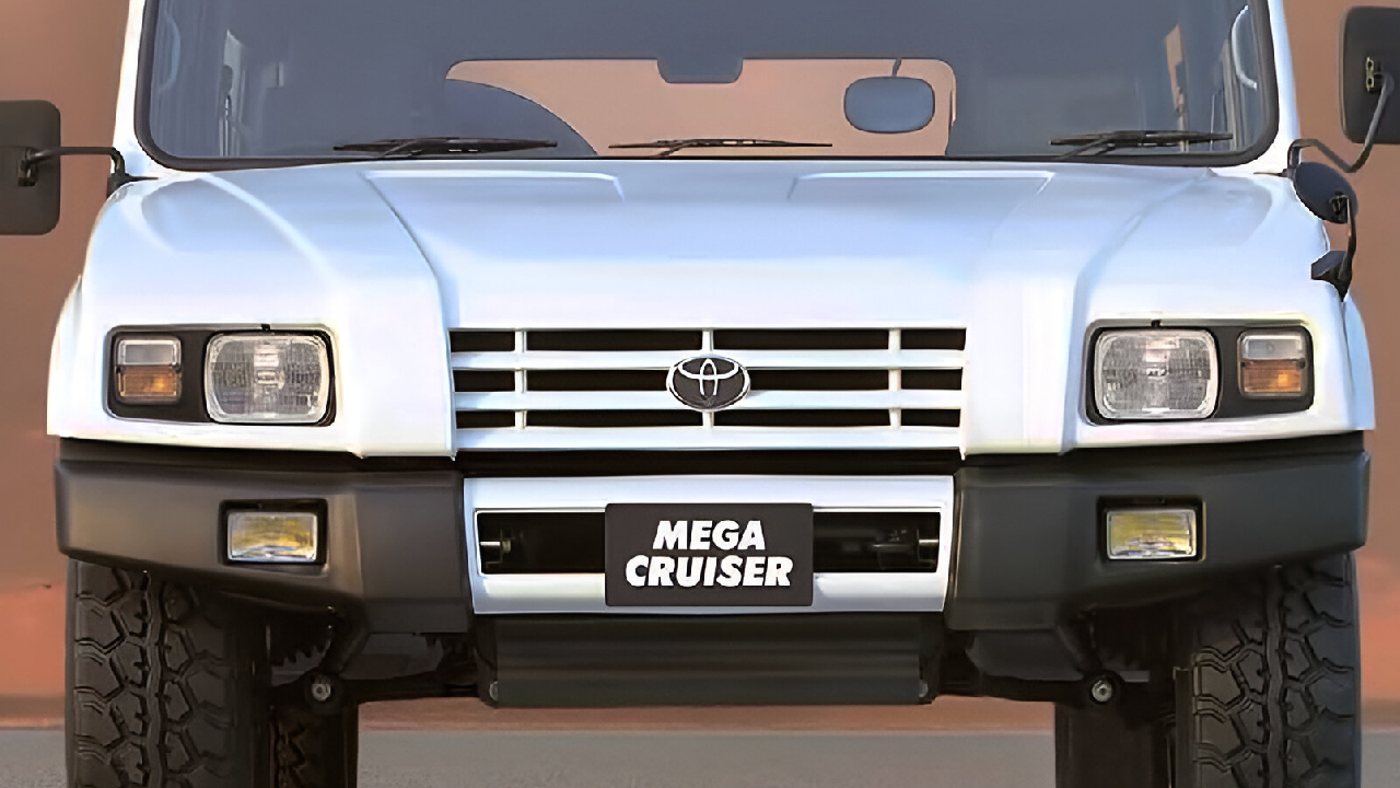 Olvida al Land Cruiser, el mejor todoterreno de Toyota se llama Mega Cruiser y es un Hummer japonés con tremendas dotes 4x4
