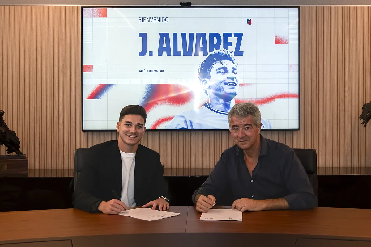 El Atltico anuncia a Julin lvarez, el segundo fichaje ms caro de su historia | LaLiga EA Sports 2024