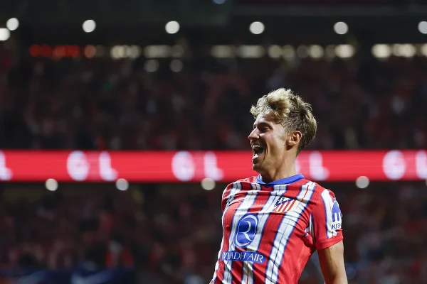 El Atlético vapulea al Girona con los superhéroes de casa: Llorente, Griezmann y su escudero Barrios