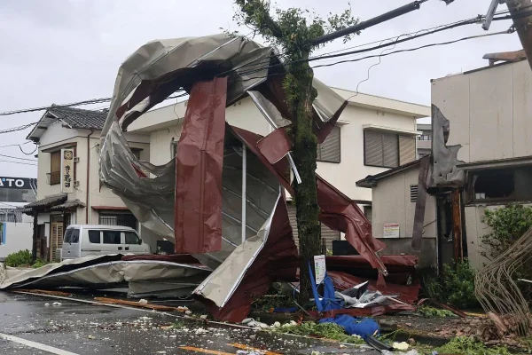 El tifón Shanshan toca tierra y deja al menos tres muertos y un desaparecido al suroeste de Japón